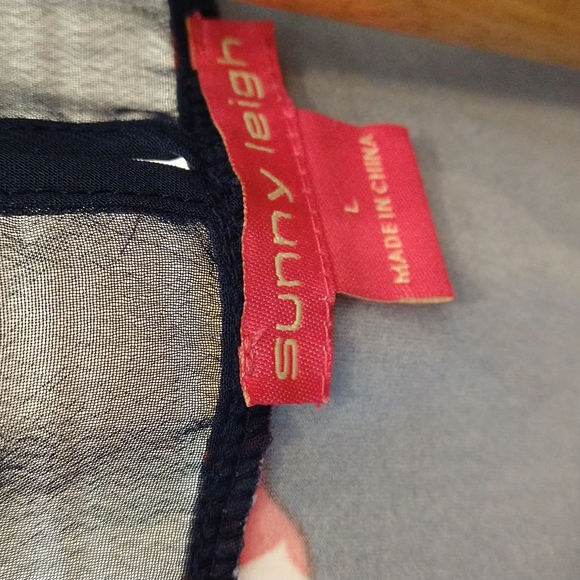 L Sunny Leigh Navy red white graphic flowers sheer tank top blouse - Picture 2 of 3